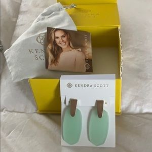 BNWT Kendra Scott earrings